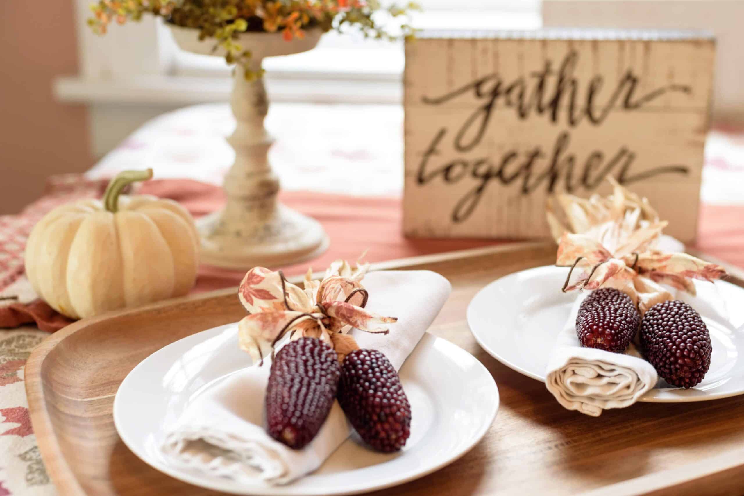 15-Beautiful-and-Easy-Ways-to-Decorate-Your-Thanksgiving-Table.jpeg